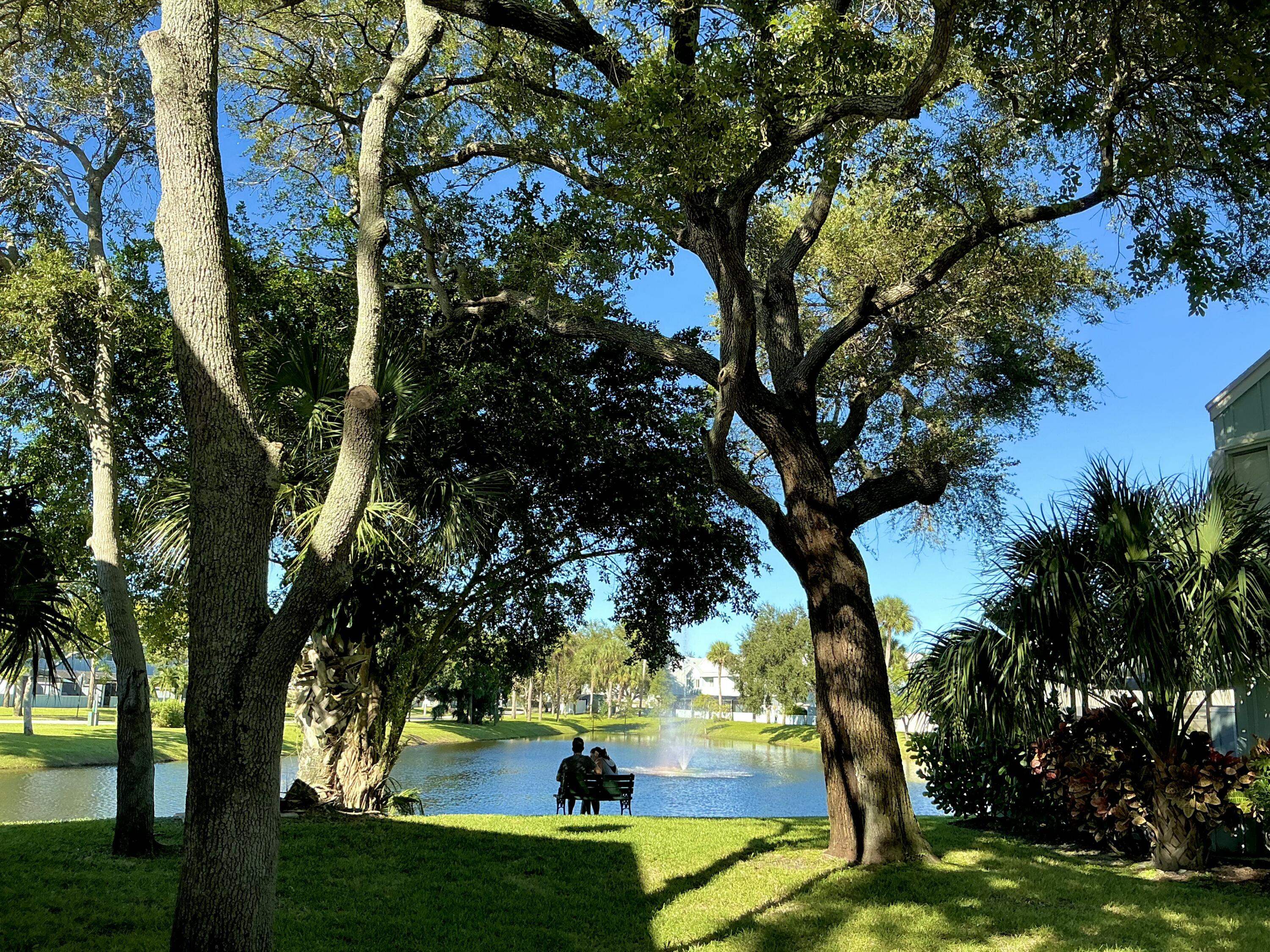 6262 Riverwalk Lane, Unit 3 Jupiter, FL 33458 - Photo 24 of 28 a view of back yard