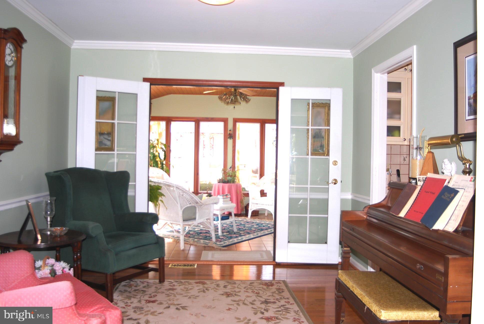 6208 Snow Mountain Road Broad Run, VA 20137 - Photo 13 of 29 Living Room