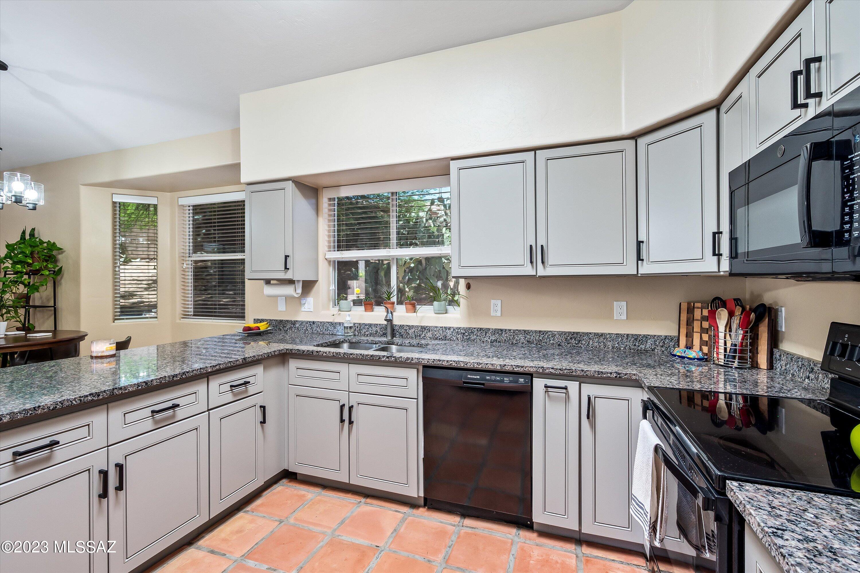 412 Ajax Peak Road Oro Valley, AZ 85737 - Photo 17 of 36