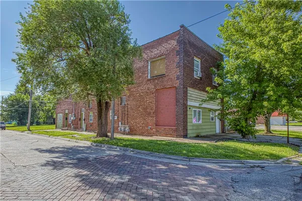 $299,999 | 101 South Elm Street, Pittsburg, KS 66762