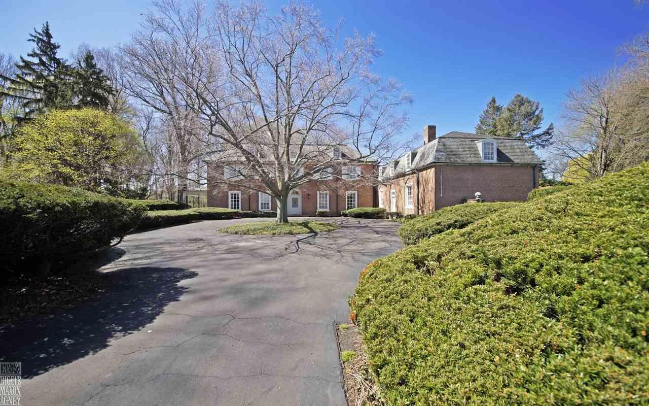 55 South Deeplands Road Grosse Pointe, MI 48236 - Photo 4 of 30 31241193-3.JPG