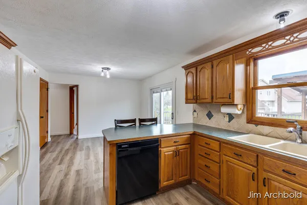 $465,000 | 2927 Valley Avenue Northwest, Grand Rapids, MI 49544