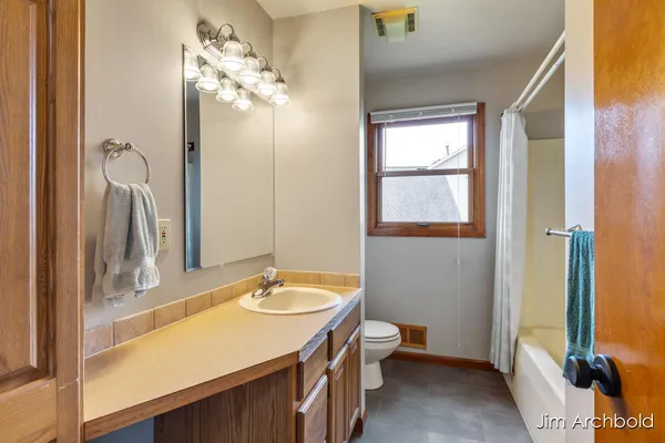 $465,000 | 2927 Valley Avenue Northwest, Grand Rapids, MI 49544