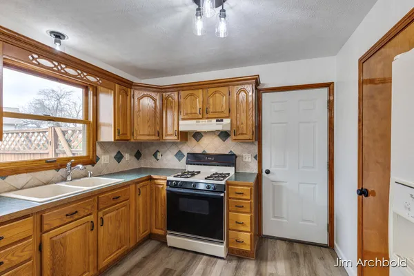 $465,000 | 2927 Valley Avenue Northwest, Grand Rapids, MI 49544