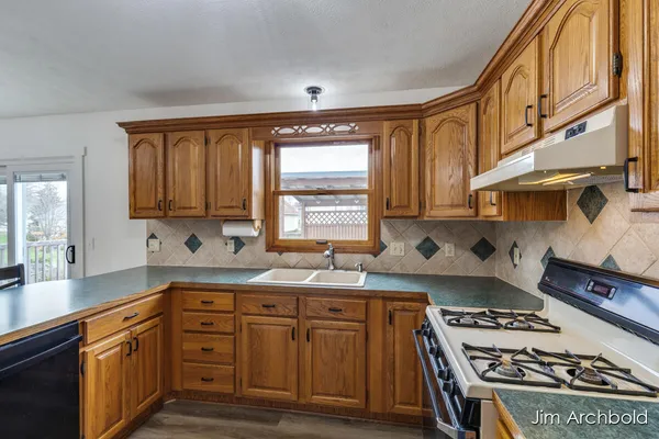 $465,000 | 2927 Valley Avenue Northwest, Grand Rapids, MI 49544