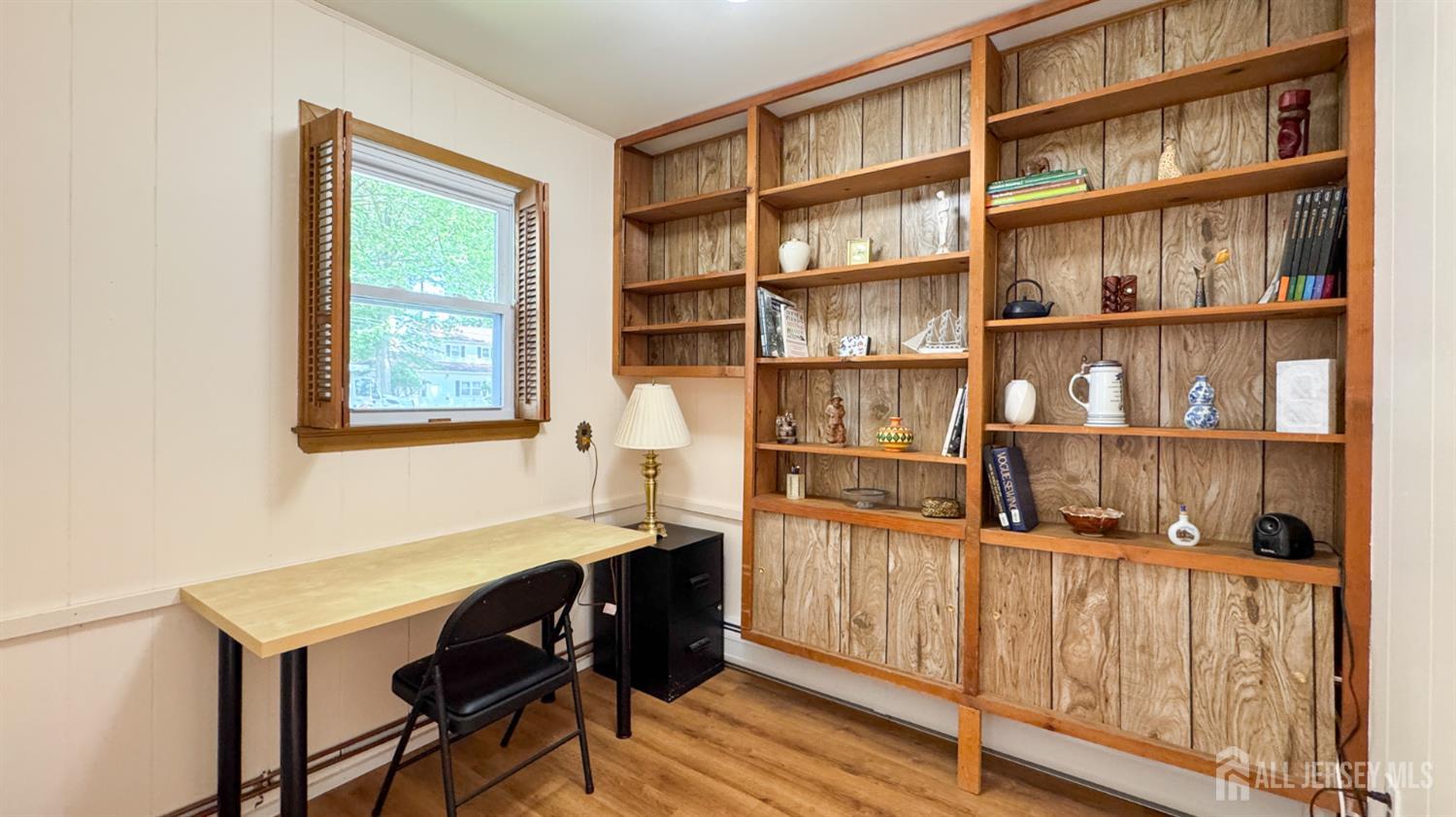 25 Sherwood Road Edison, NJ 08820 - Photo 16 of 25 a workspace with furniture