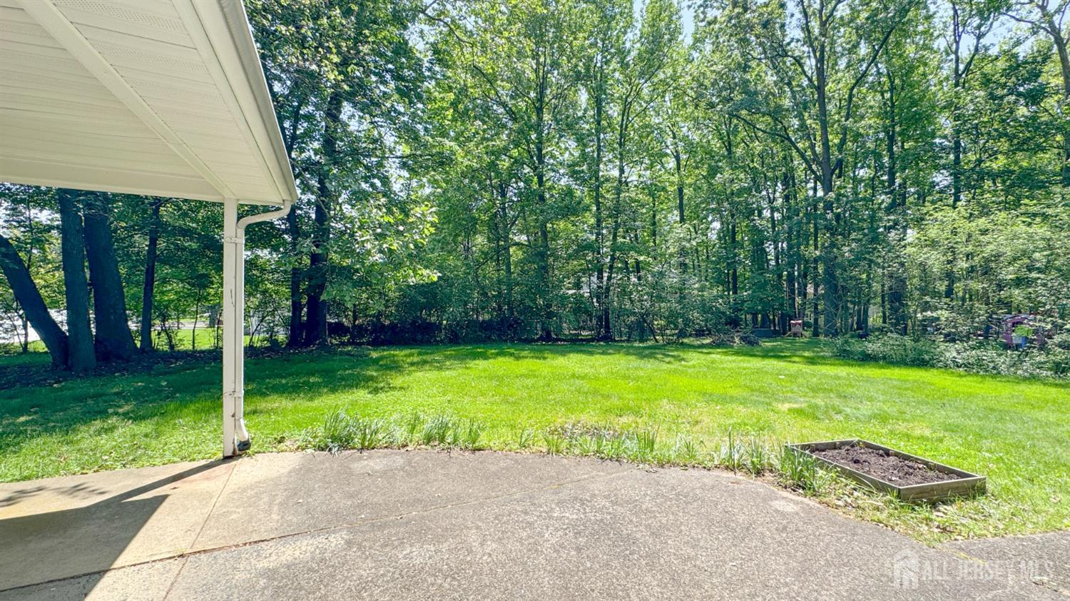 25 Sherwood Road Edison, NJ 08820 - Photo 25 of 25 a view of a backyard with a garden and entertaining space