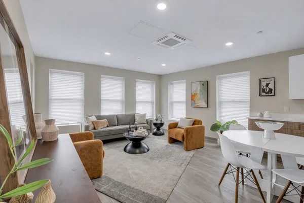 $3,200 | 375 Cummins Highway, Unit 402, Boston, MA 02136