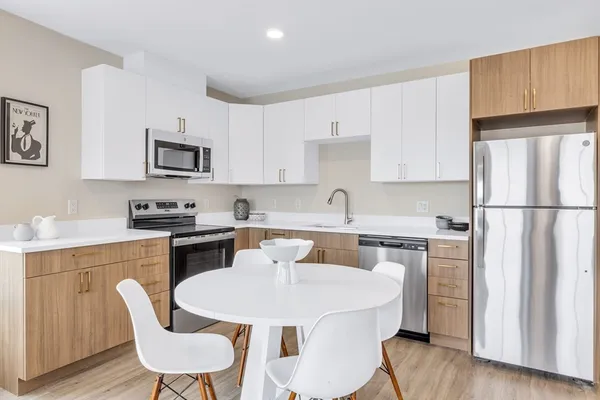 $3,200 | 375 Cummins Highway, Unit 402, Boston, MA 02136