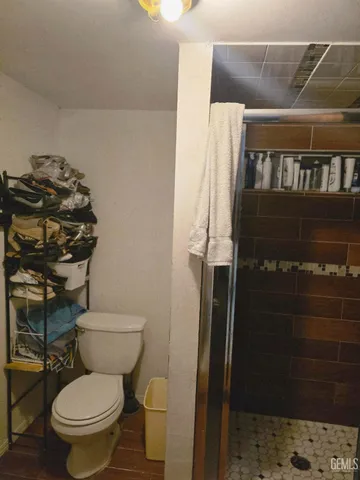 a bathroom with a toilet and a shower