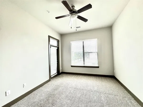 $1,910 | 5454 Washington Avenue, Unit 1403, Houston, TX 77007