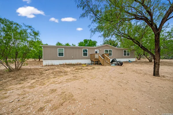 $135,000 | 106 County Road 2672, Devine, TX 78016