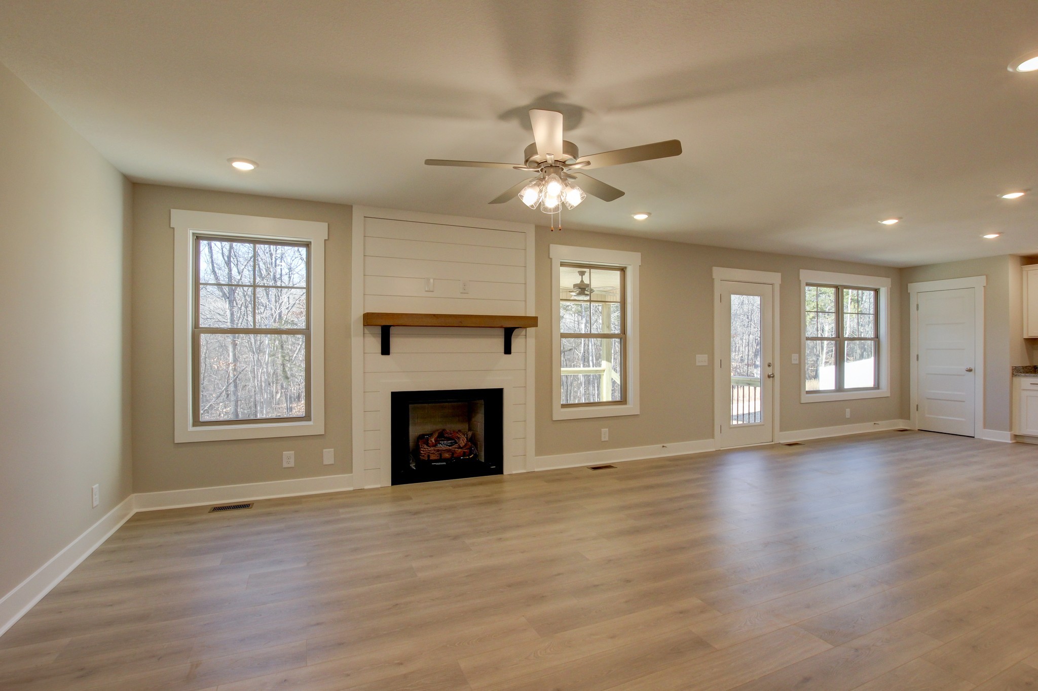 1243 Boulder Pass Road Clarksville, TN 37040 - Photo 4 of 31 Gallery Image 4