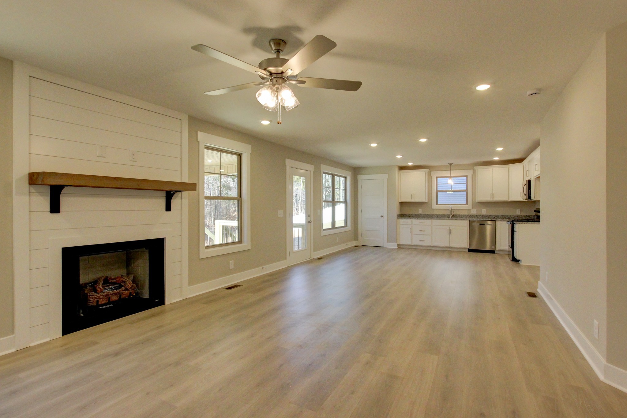 1243 Boulder Pass Road Clarksville, TN 37040 - Photo 5 of 31 Gallery Image 5