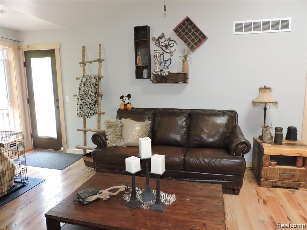 5265 Hickory Ridge Road Holly, MI 48442 - Photo 15 of 43 Great Room