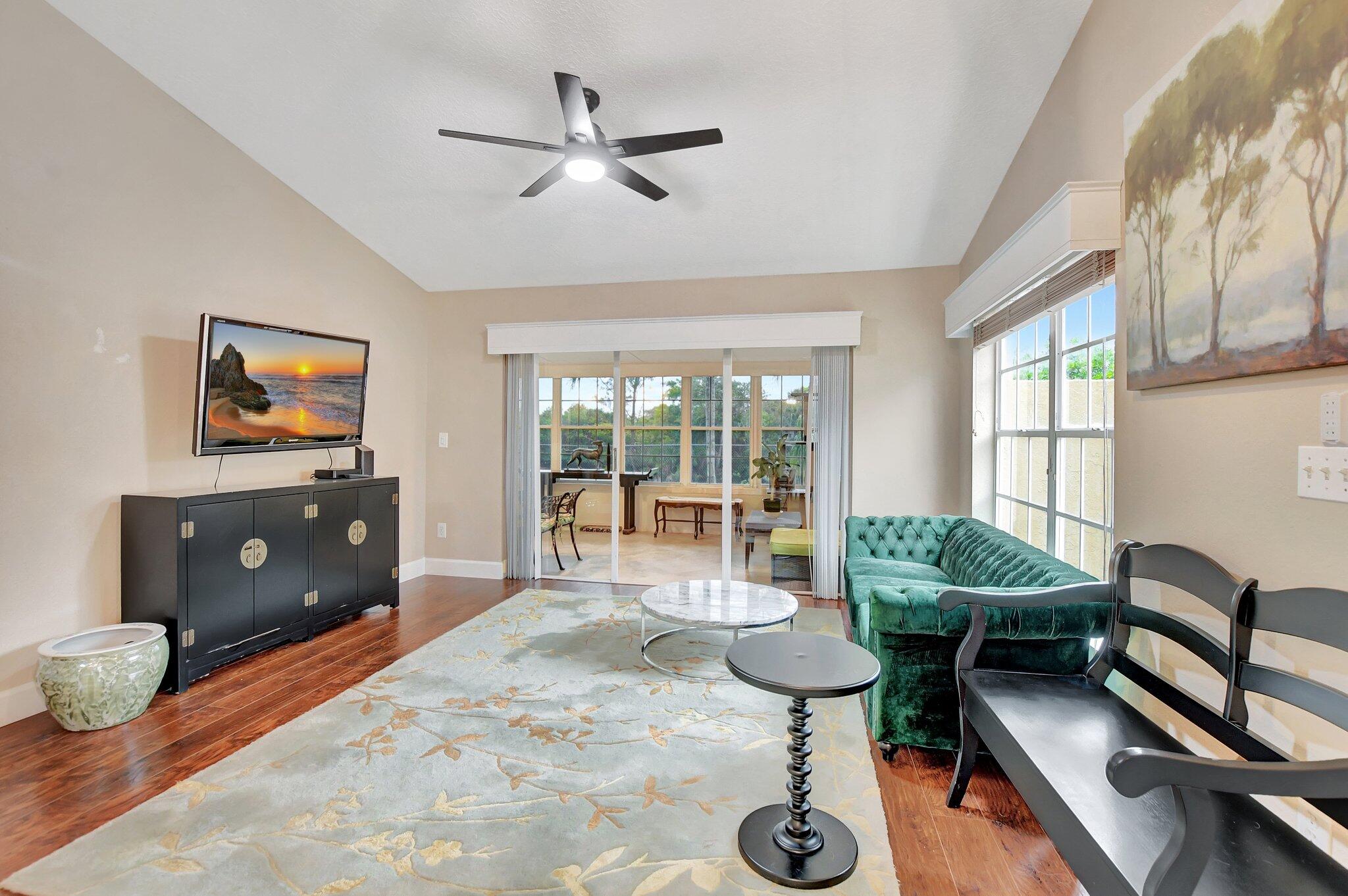 10230 Allegro Drive Boca Raton, FL 33428 - Photo 4 of 20 Living area
