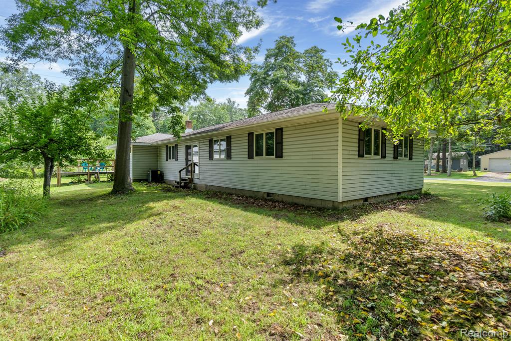 6169 Jade Road Bridgeport, MI 48722 - Photo 3 of 31