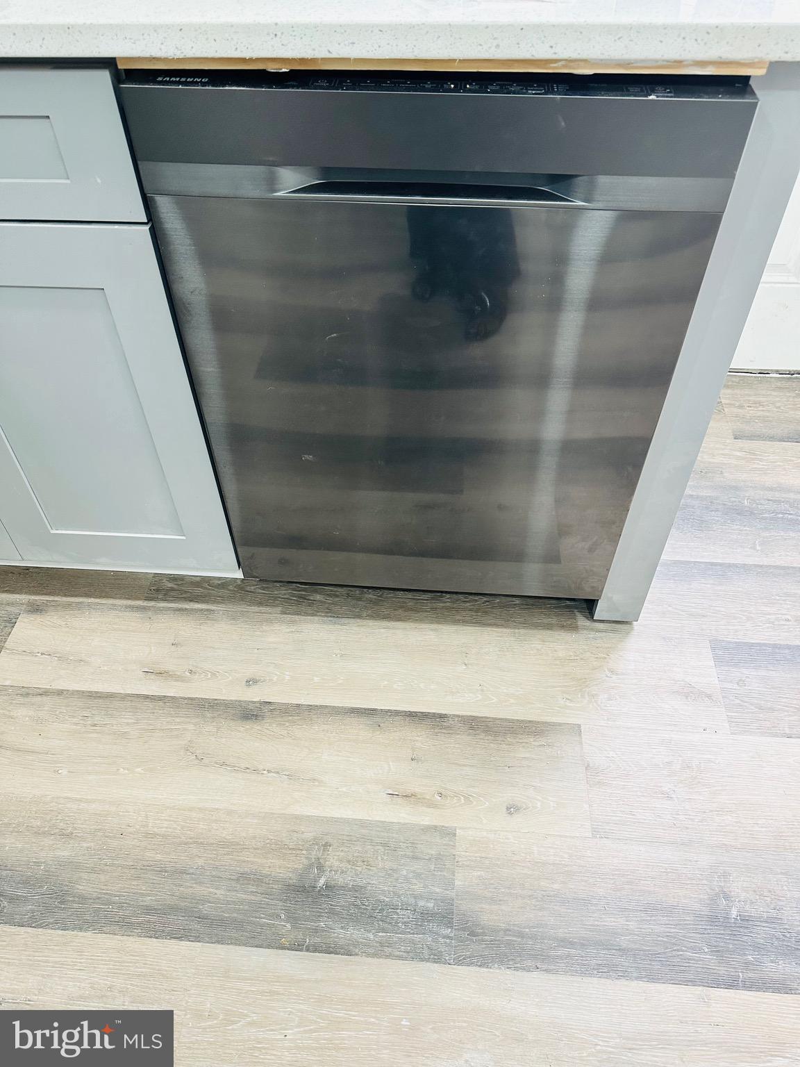 1921 Herbert Street Baltimore, MD 21217 - Photo 4 of 12 a bathroom with a bathtub