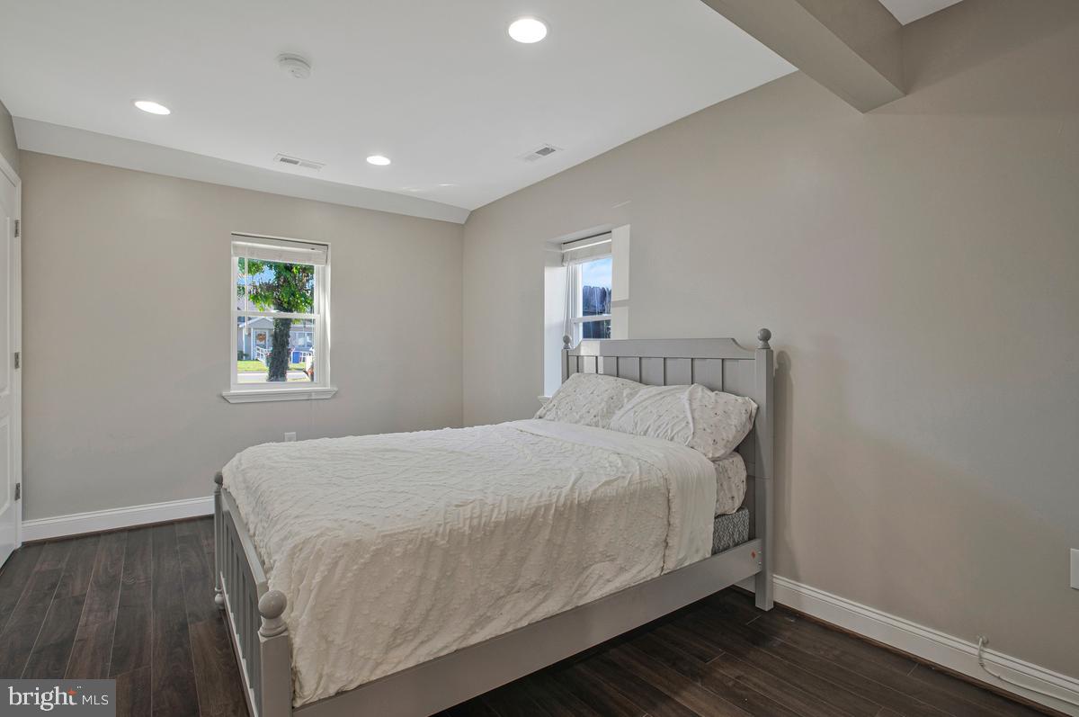 3415 Sollers Point Road Dundalk, MD 21222 - Photo 13 of 38 Primary Bedroom