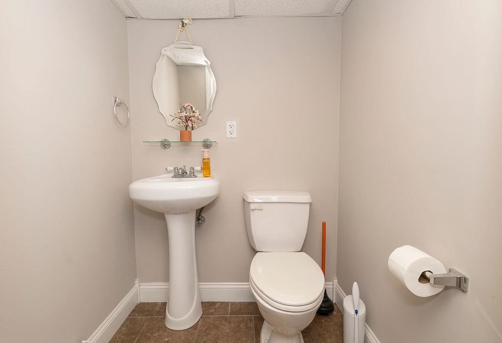 20 Colonial Drive Salem, NH 03079 - Photo 22 of 28