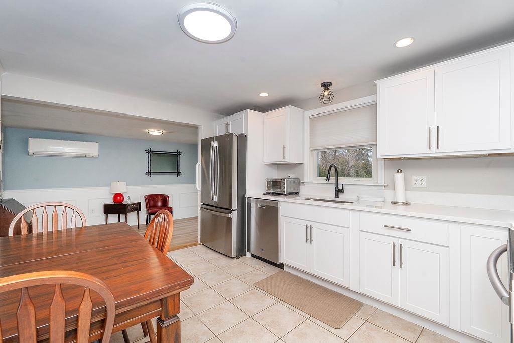 20 Colonial Drive Salem, NH 03079 - Photo 3 of 28