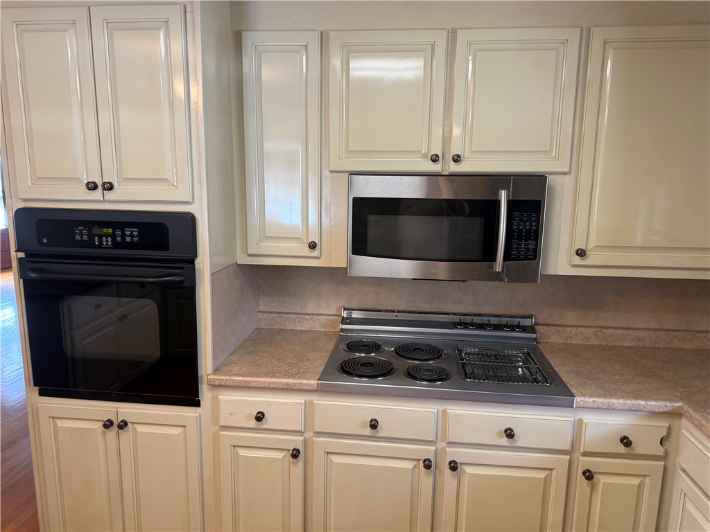 121 Nautical Way Anderson, SC 29625 - Photo 20 of 37 Equipped for culinary creativity, this kitchen features a sleek cooktop and built-in oven.