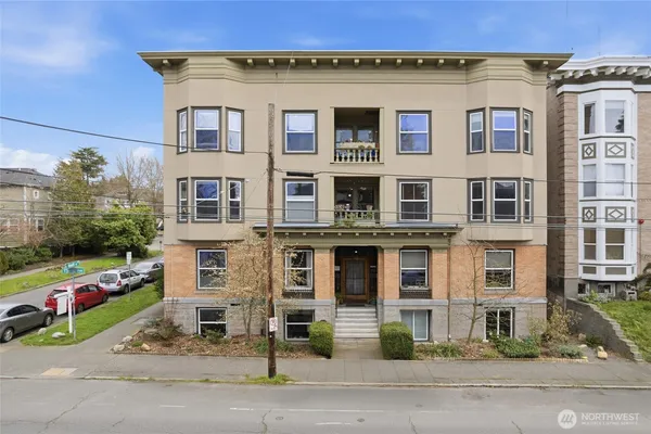 $229,000 | 1732 15th Avenue, Unit 3, Seattle, WA 98122