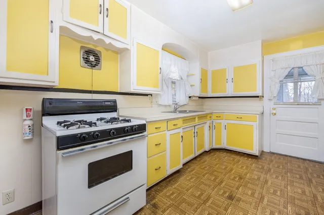 $279,900 | 116 Bushnell Avenue, Watertown, CT 06779