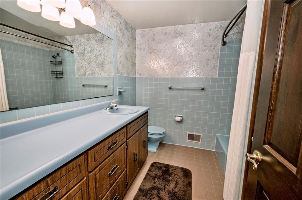 1050 Lagonda Road Washington, PA 15301 - Photo 16 of 25 a bathroom with a sink a mirror and a bathtub