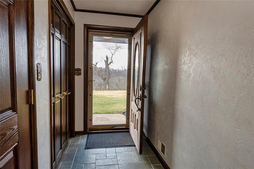1050 Lagonda Road Washington, PA 15301 - Photo 6 of 25 a view of an entryway