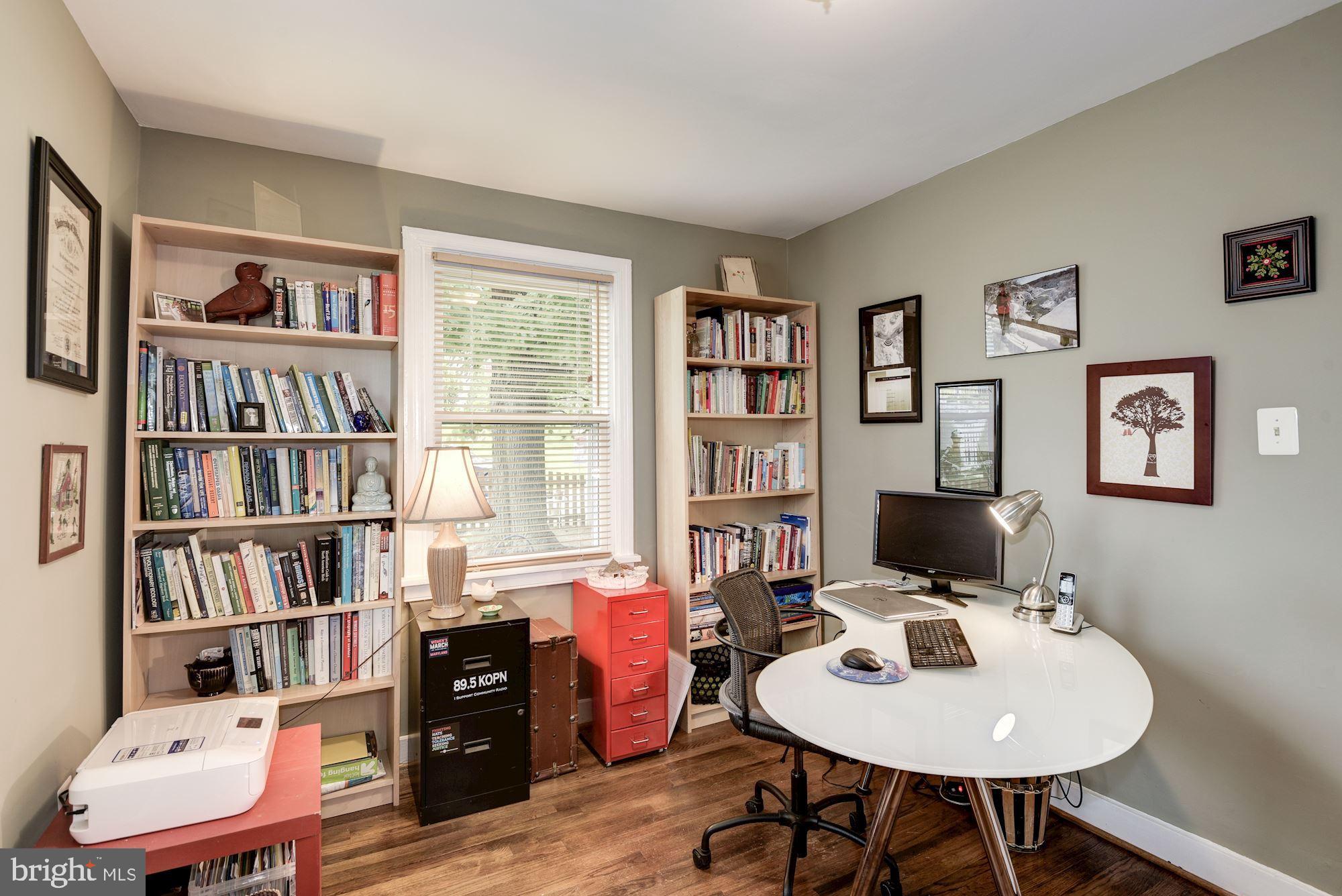 2517 Mason Street Silver Spring, MD 20902 - Photo 7 of 39 a workspace with furniture and book shelf