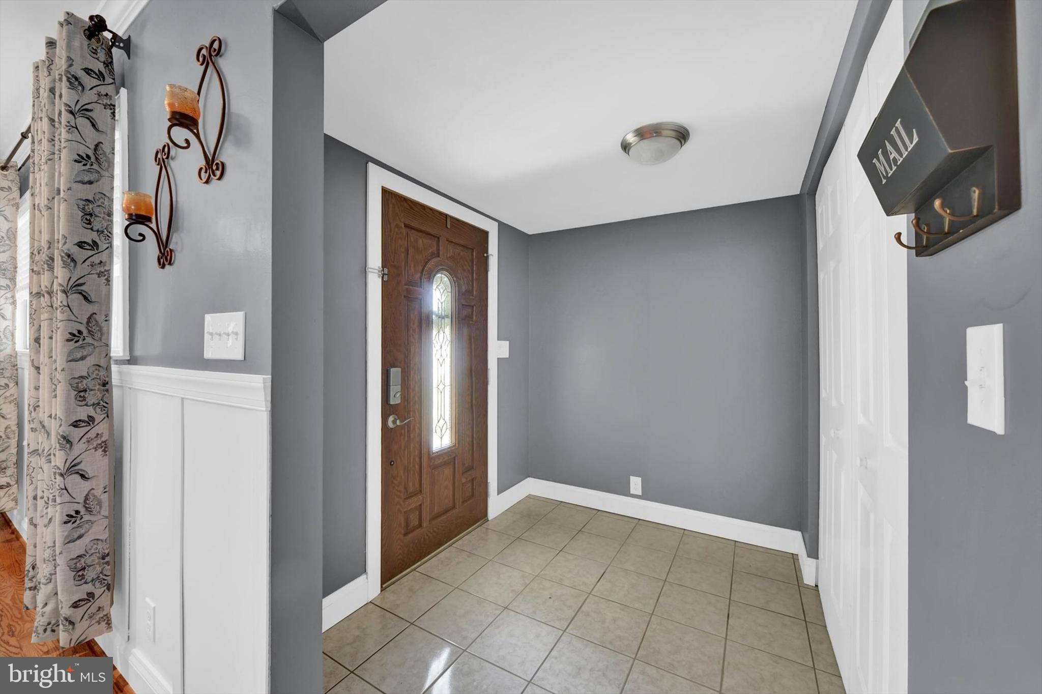 2027 Longview Avenue Rosedale, MD 21237 - Photo 2 of 26 Foyer
