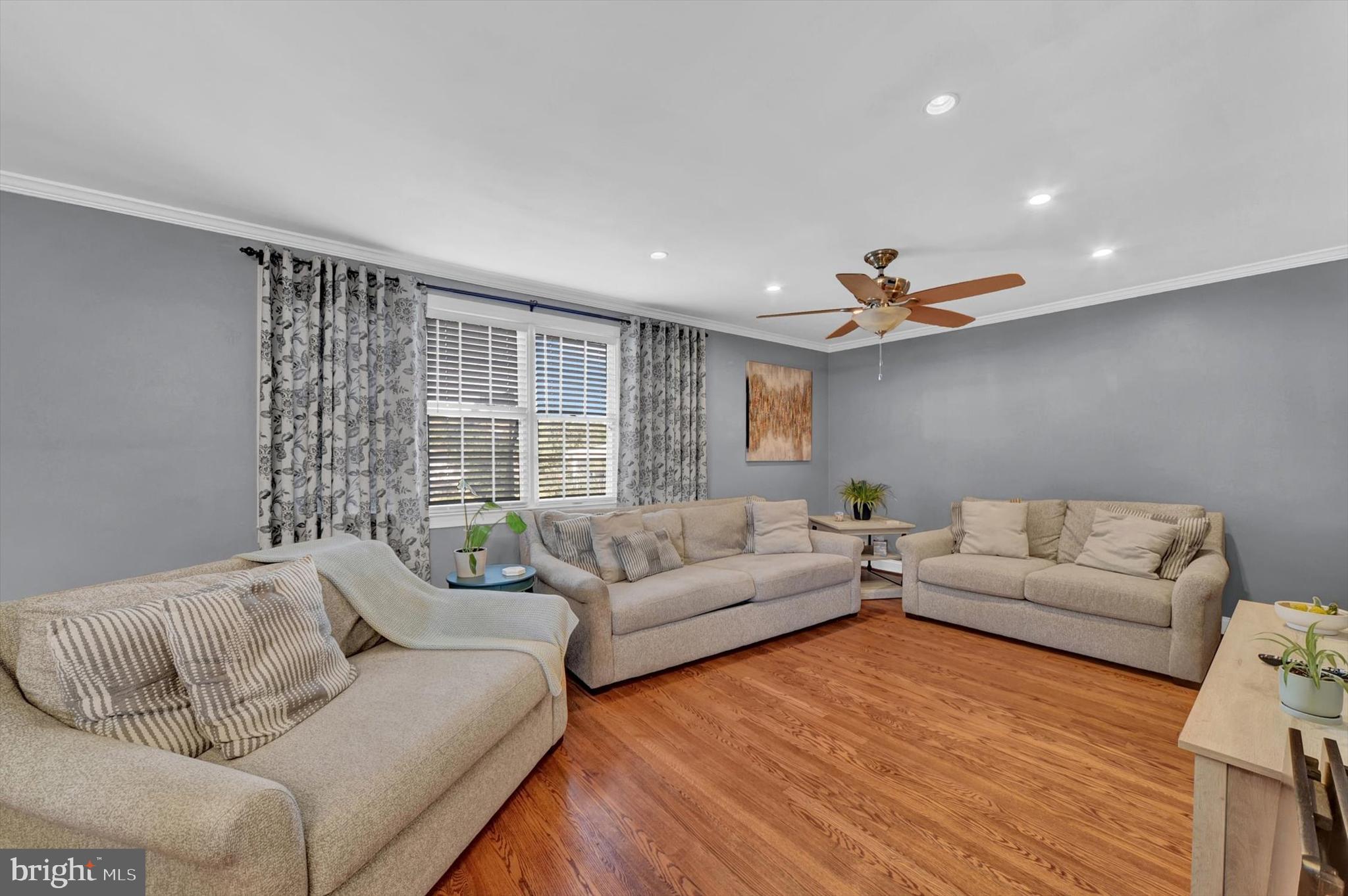 2027 Longview Avenue Rosedale, MD 21237 - Photo 3 of 26 Bright open living room