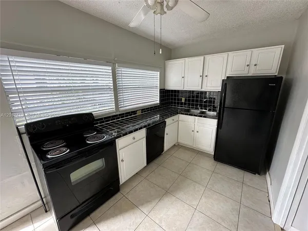 $1,500 | 2443 Cleveland Street, Unit 2, Hollywood, FL 33020