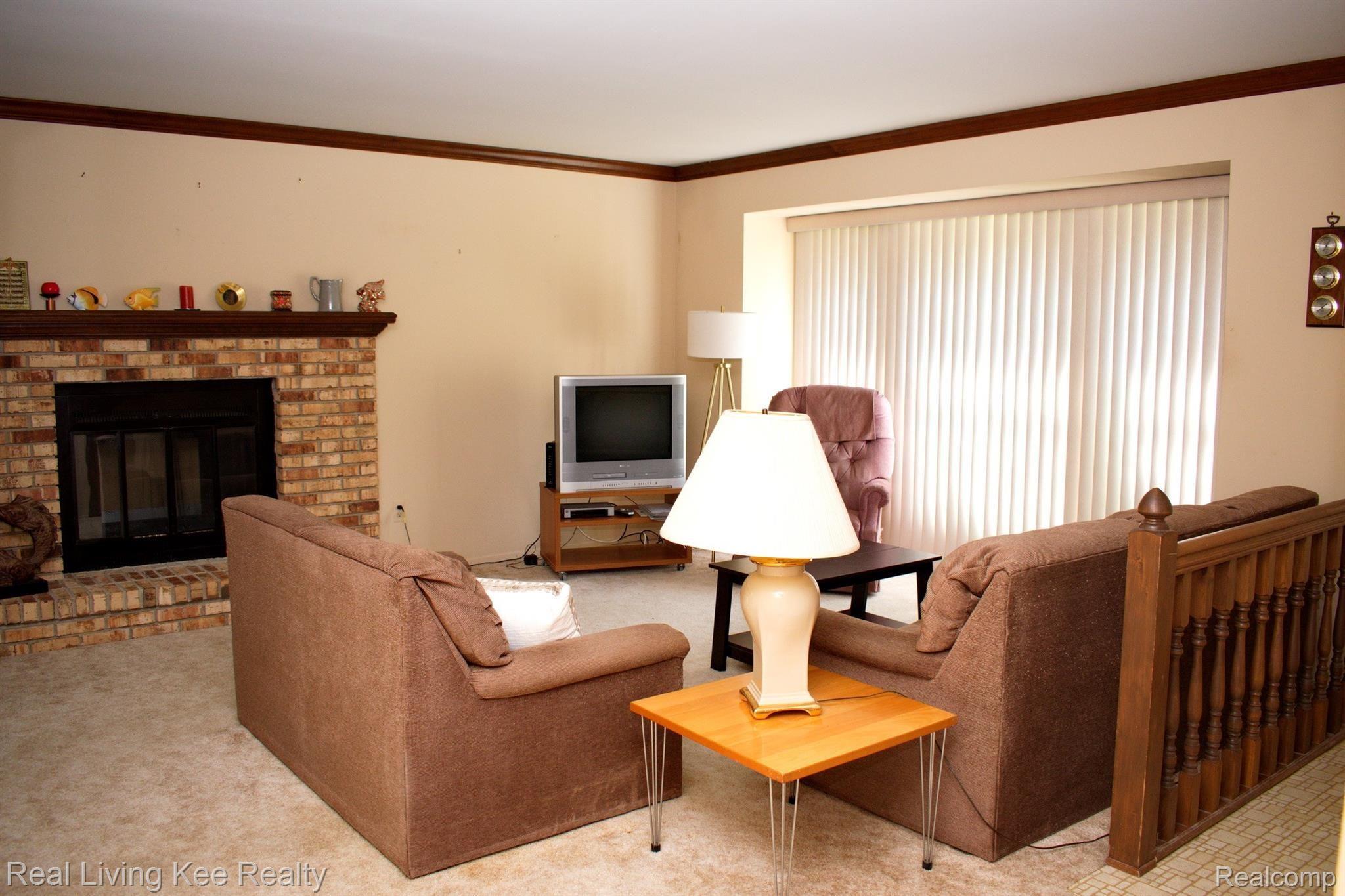 1893 Christy Court Rochester, MI 48309 - Photo 5 of 37 Living Rm 37.jpg