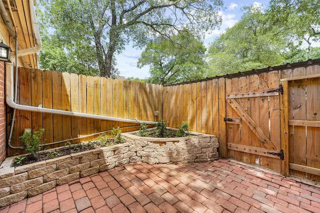 $140,000 | 5237 Arboles Drive, Unit C, Houston, TX 77035