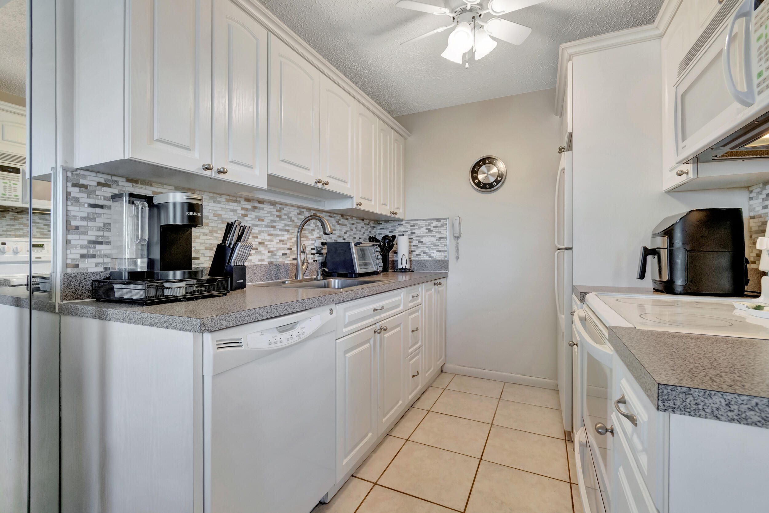 3002 Cornwall East Boca Raton, FL 33434 - Photo 9 of 63 13_dsc_5856