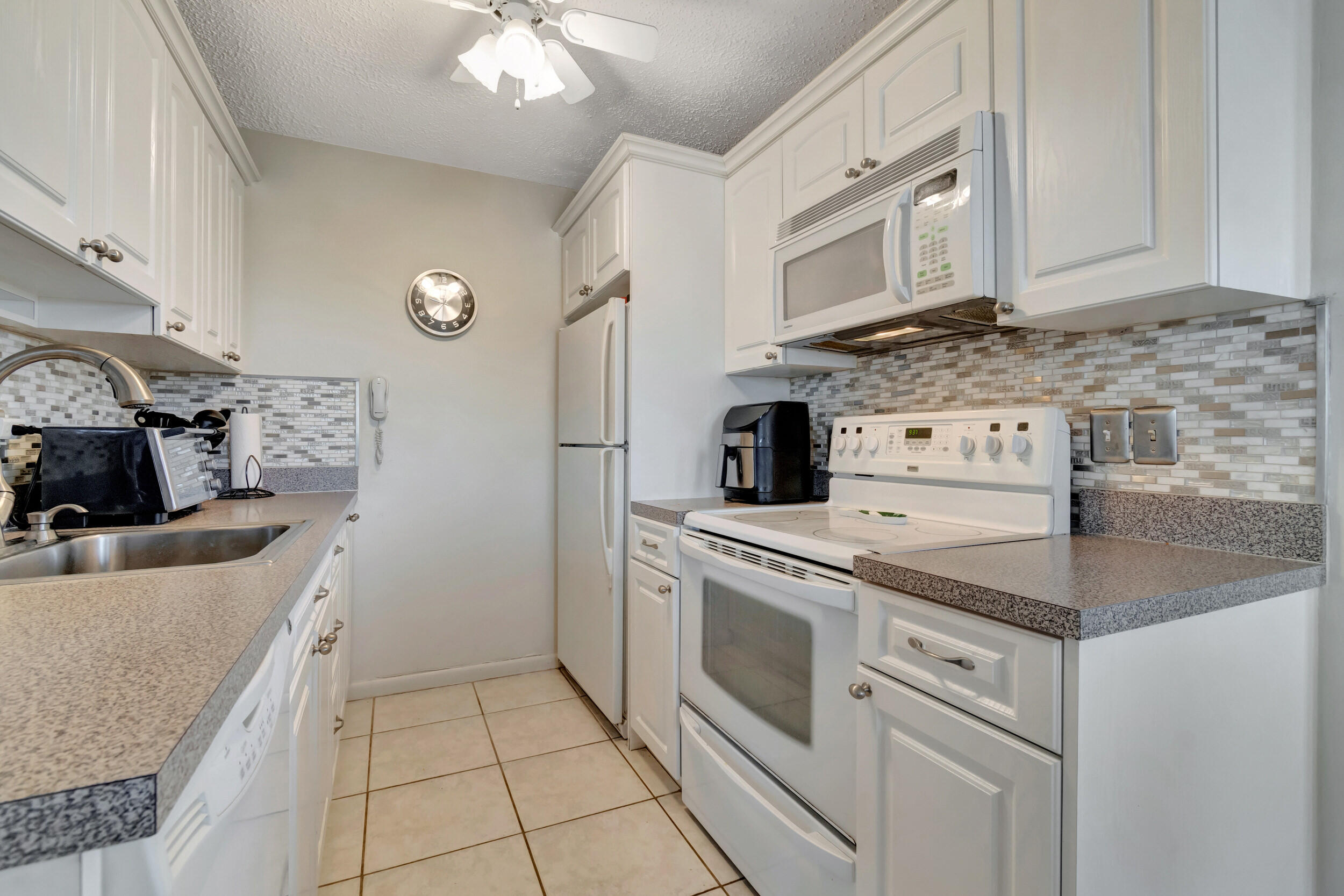 3002 Cornwall East Boca Raton, FL 33434 - Photo 10 of 63 14_dsc_5861