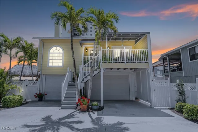 $949,900 | 188 Bayview Avenue, Fort Myers Beach, FL 33931