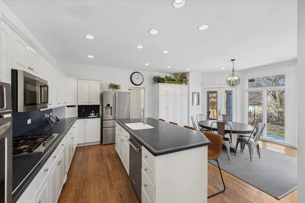 $1,425,000 | 530 North East Avenue, Oak Park, IL 60302