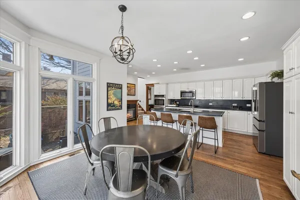 $1,425,000 | 530 North East Avenue, Oak Park, IL 60302