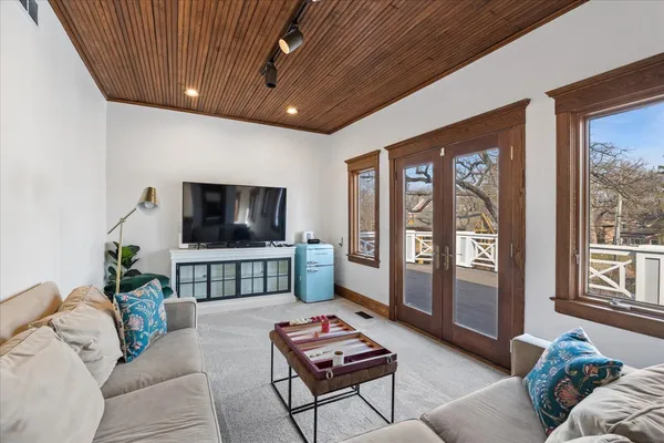$1,425,000 | 530 North East Avenue, Oak Park, IL 60302