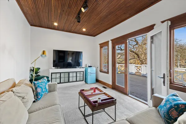 $1,425,000 | 530 North East Avenue, Oak Park, IL 60302