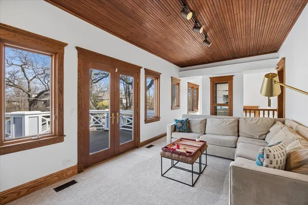 $1,425,000 | 530 North East Avenue, Oak Park, IL 60302