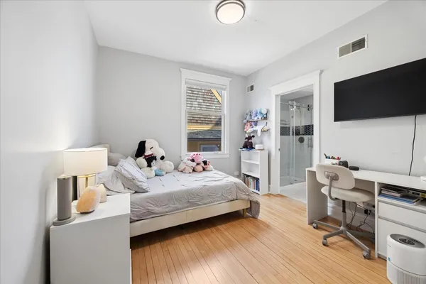 $1,425,000 | 530 North East Avenue, Oak Park, IL 60302