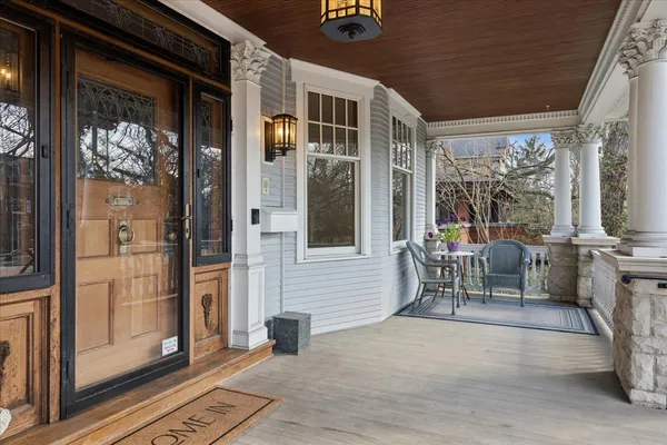 $1,425,000 | 530 North East Avenue, Oak Park, IL 60302