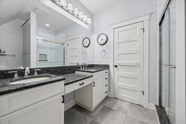 $1,425,000 | 530 North East Avenue, Oak Park, IL 60302