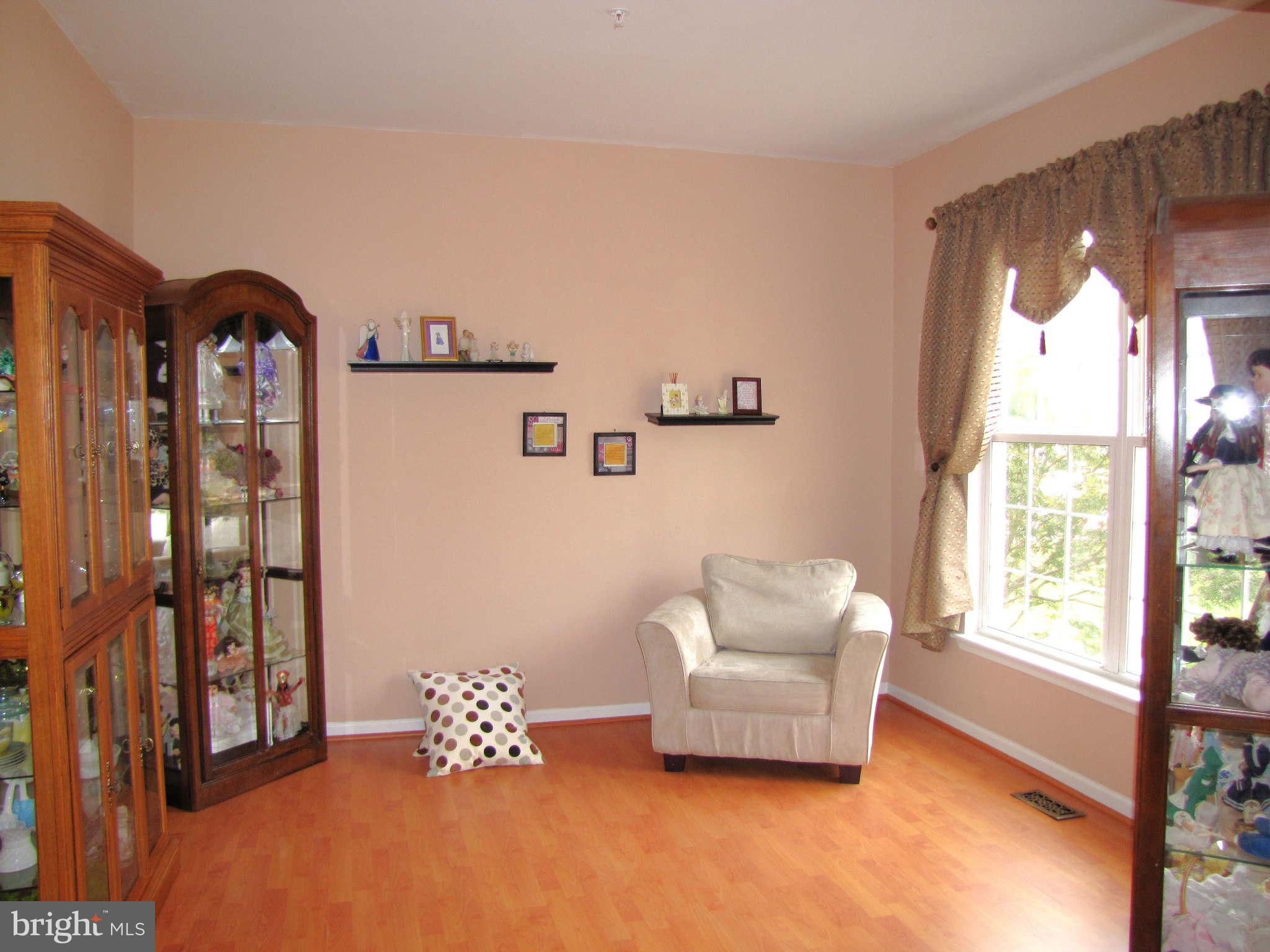 8202 Meadowfield Way Laurel, MD 20708 - Photo 12 of 29 Living Room