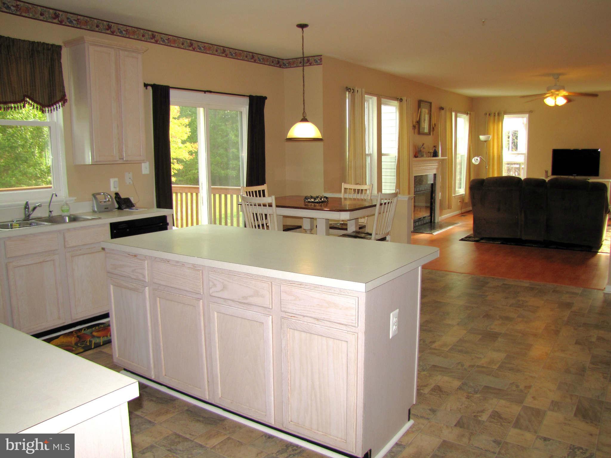 8202 Meadowfield Way Laurel, MD 20708 - Photo 9 of 29 Kitchen