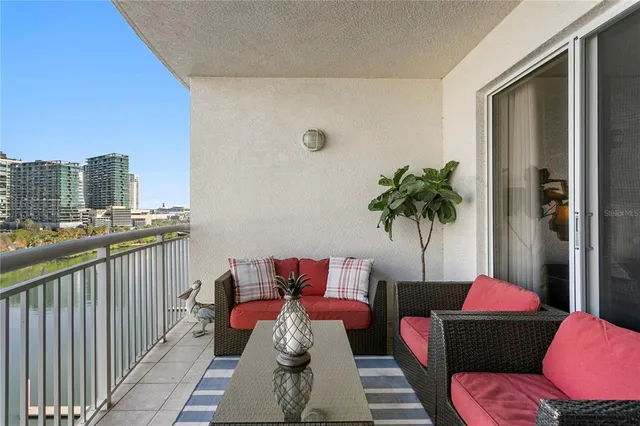 $1,295,000 | 371 Channelside Walk Way, Unit 703, Tampa, FL 33602